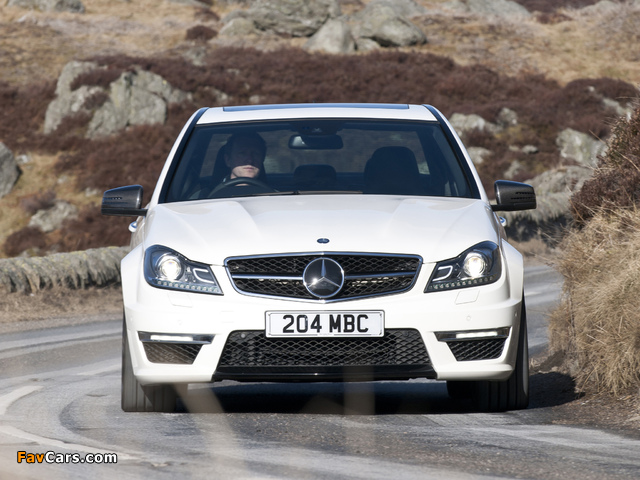Pictures of Mercedes-Benz C 63 AMG UK-spec (W204) 2011 (640 x 480)