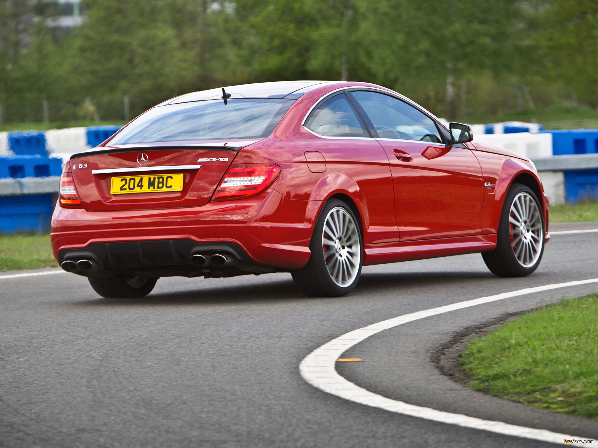 Pictures of Mercedes-Benz C 63 AMG Coupe UK-spec (C204) 2011 (2048 x 1536)
