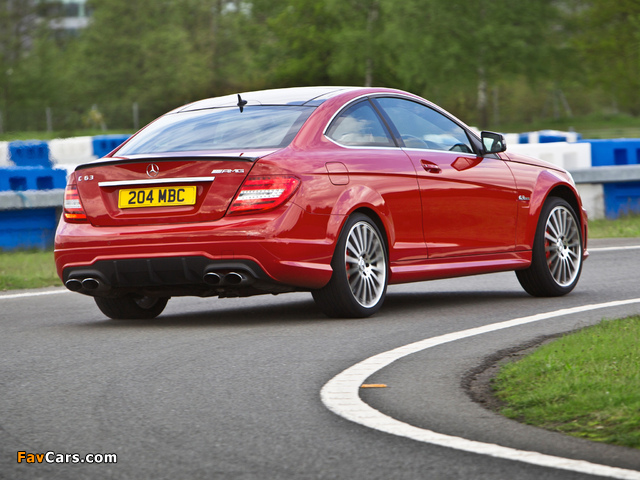 Pictures of Mercedes-Benz C 63 AMG Coupe UK-spec (C204) 2011 (640 x 480)