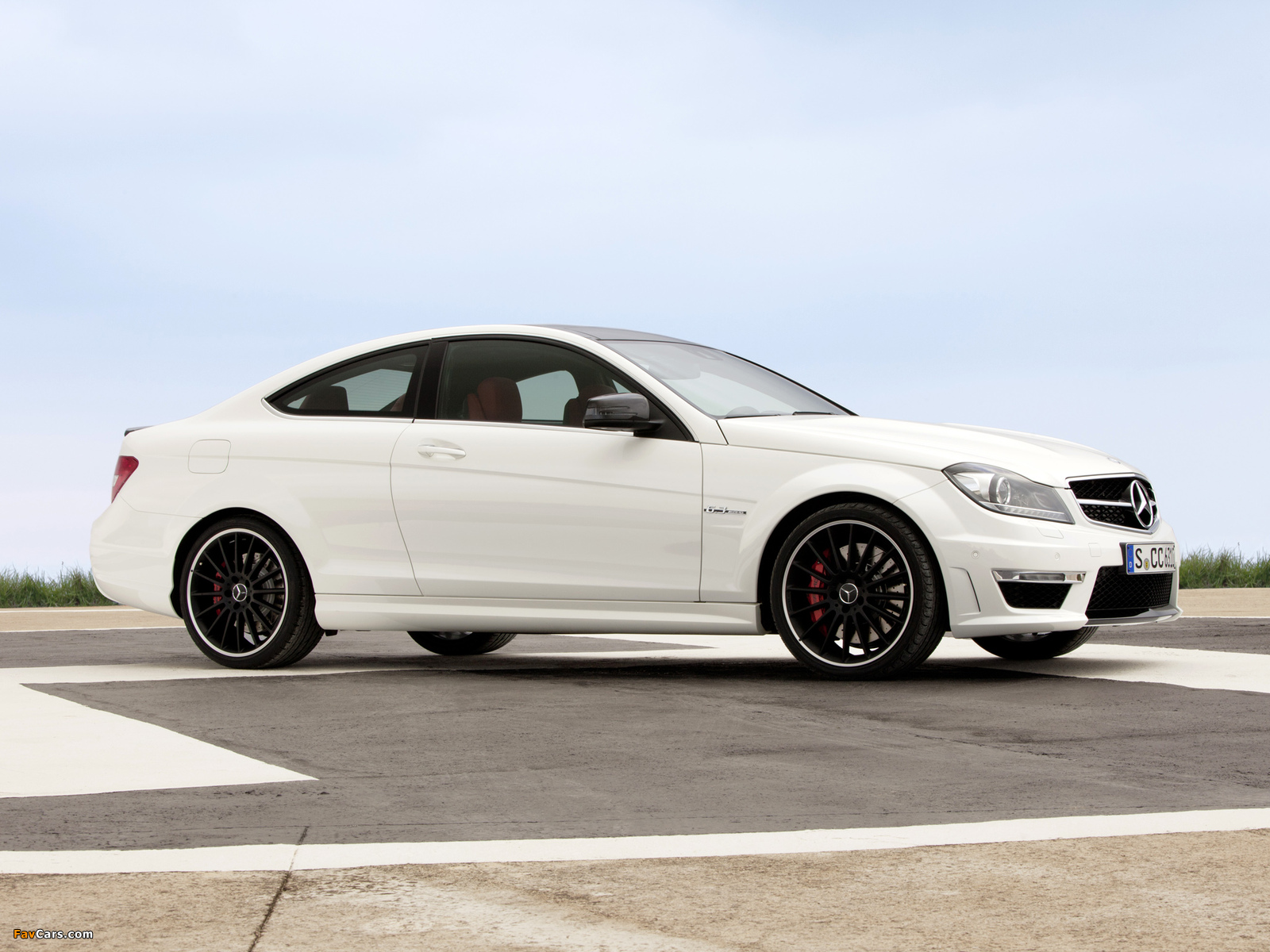 Pictures of Mercedes-Benz C 63 AMG Coupe (C204) 2011 (1600 x 1200)