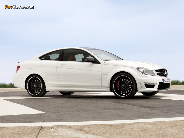 Pictures of Mercedes-Benz C 63 AMG Coupe (C204) 2011 (640 x 480)