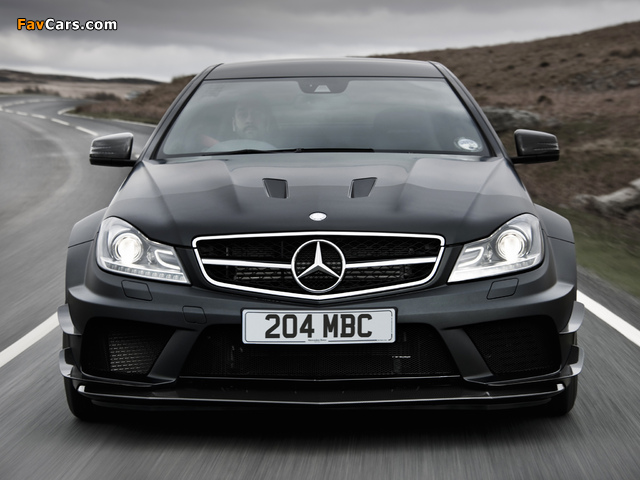 Pictures of Mercedes-Benz C 63 AMG Black Series Coupe UK-spec (C204) 2012 (640 x 480)