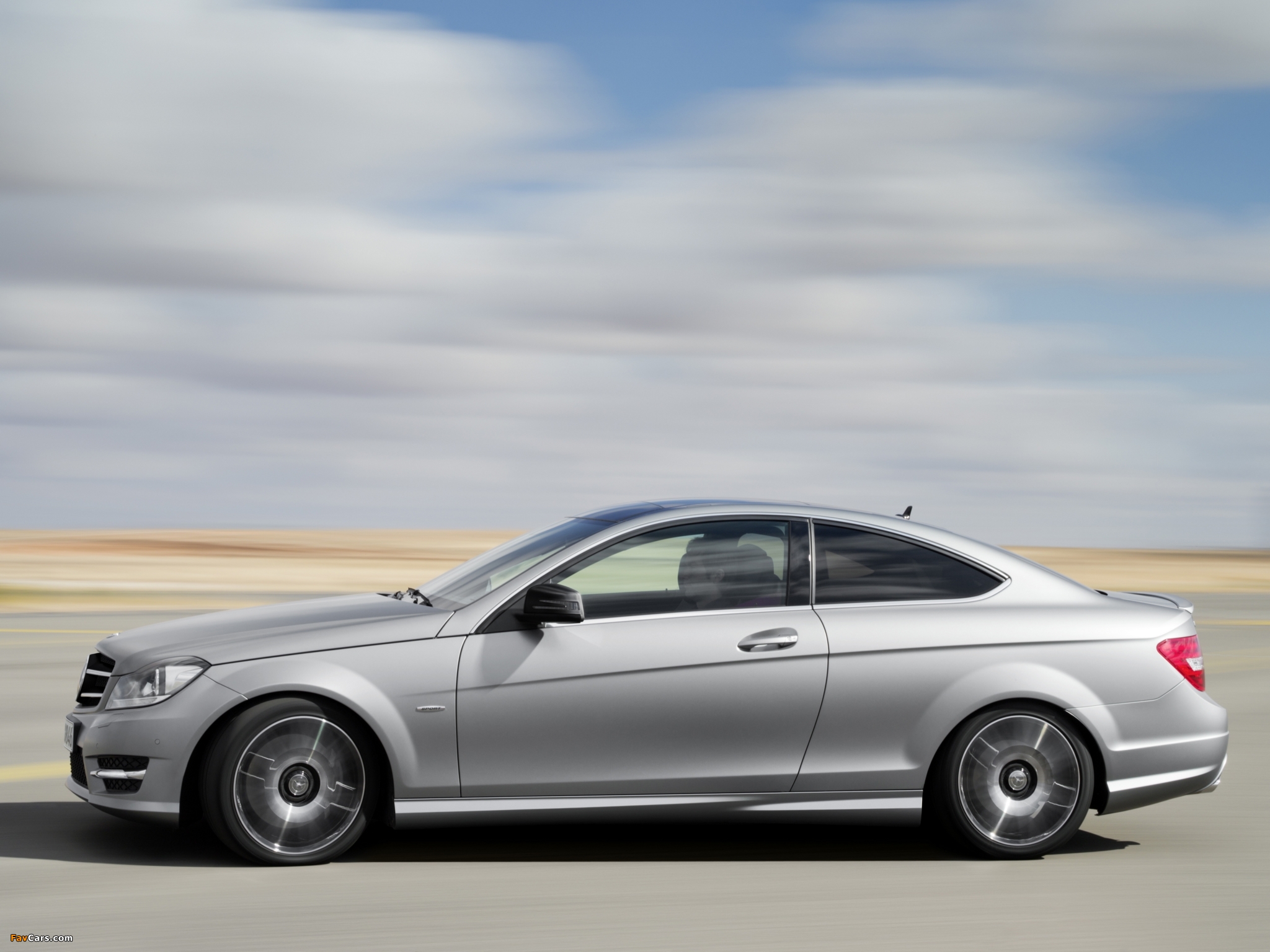 Pictures of Mercedes-Benz C 250 Coupe Sport (C204) 2012 (2048 x 1536)