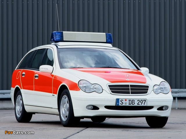 Pictures of Mercedes-Benz C-Klasse Estate Notarzt (S203) 2001–05 (640 x 480)
