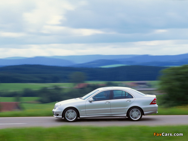 Mercedes-Benz C 32 AMG (W203) 2001–04 wallpapers (640 x 480)