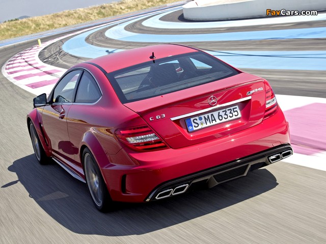 Mercedes-Benz C 63 AMG Black Series Coupe (C204) 2011 wallpapers (640 x 480)