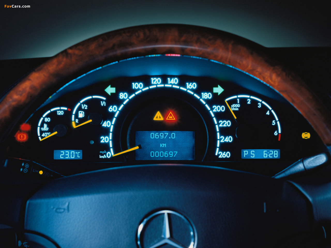 Photos of Mercedes-Benz CL 600 (S215) 1999–2002 (1280 x 960)