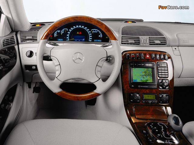 Photos of Mercedes-Benz CL 55 AMG (C215) 2000–02 (640 x 480)