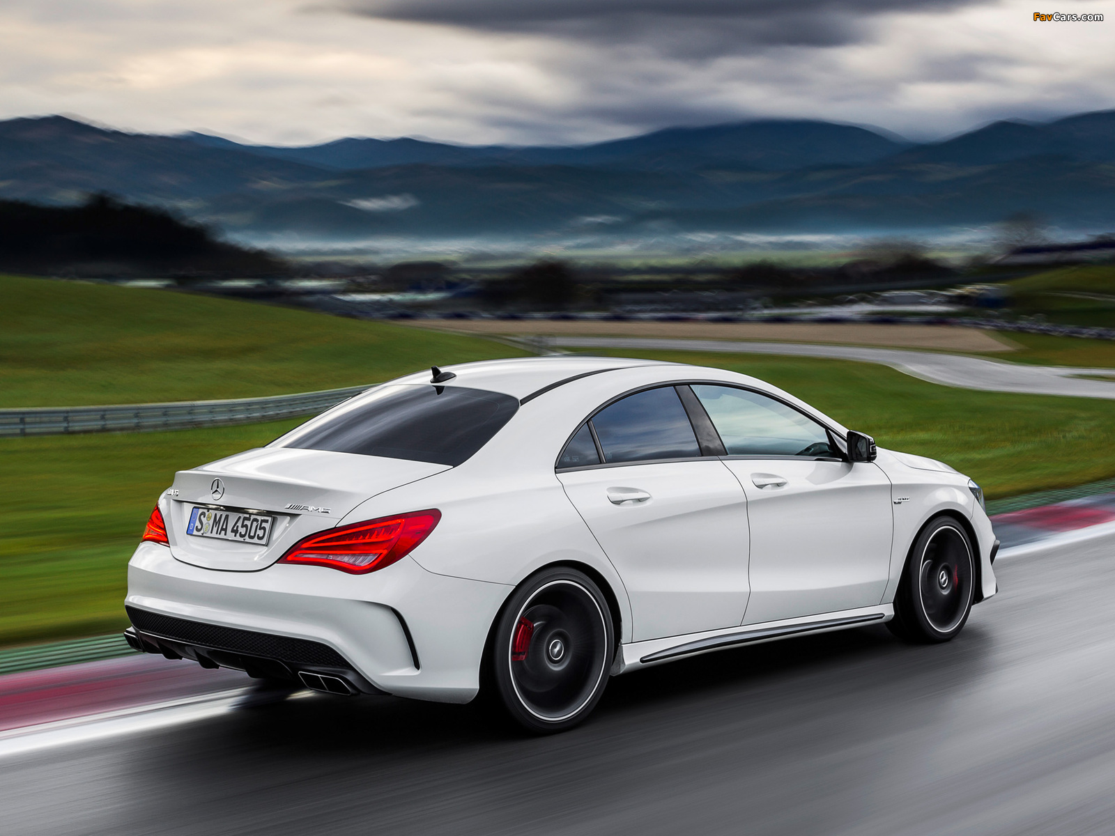Pictures of Mercedes-Benz CLA 45 AMG (C117) 2013 (1600 x 1200)