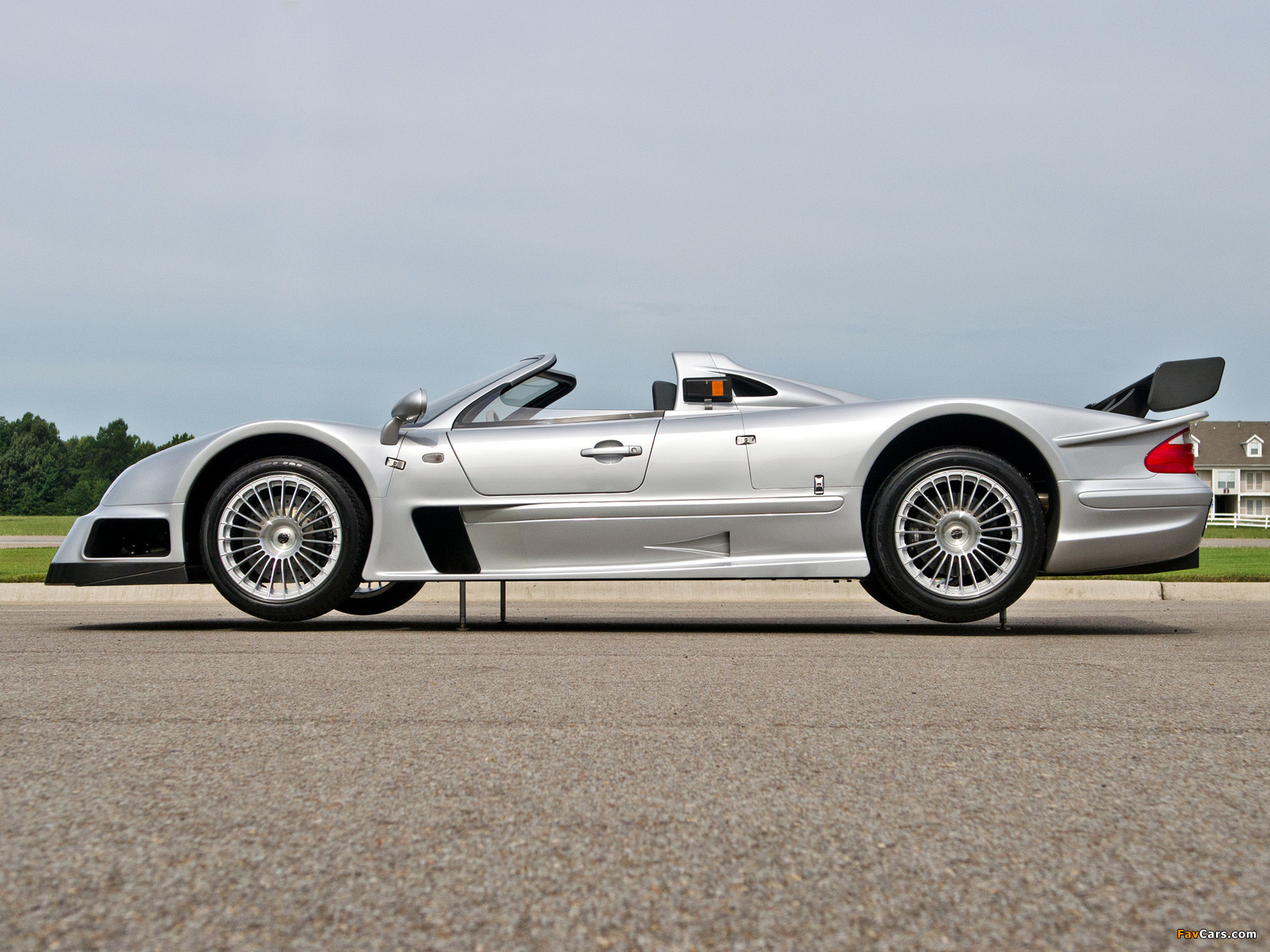 Mercedes-Benz CLK GTR AMG Roadster Road Version 2002 images (1600 x 1200)