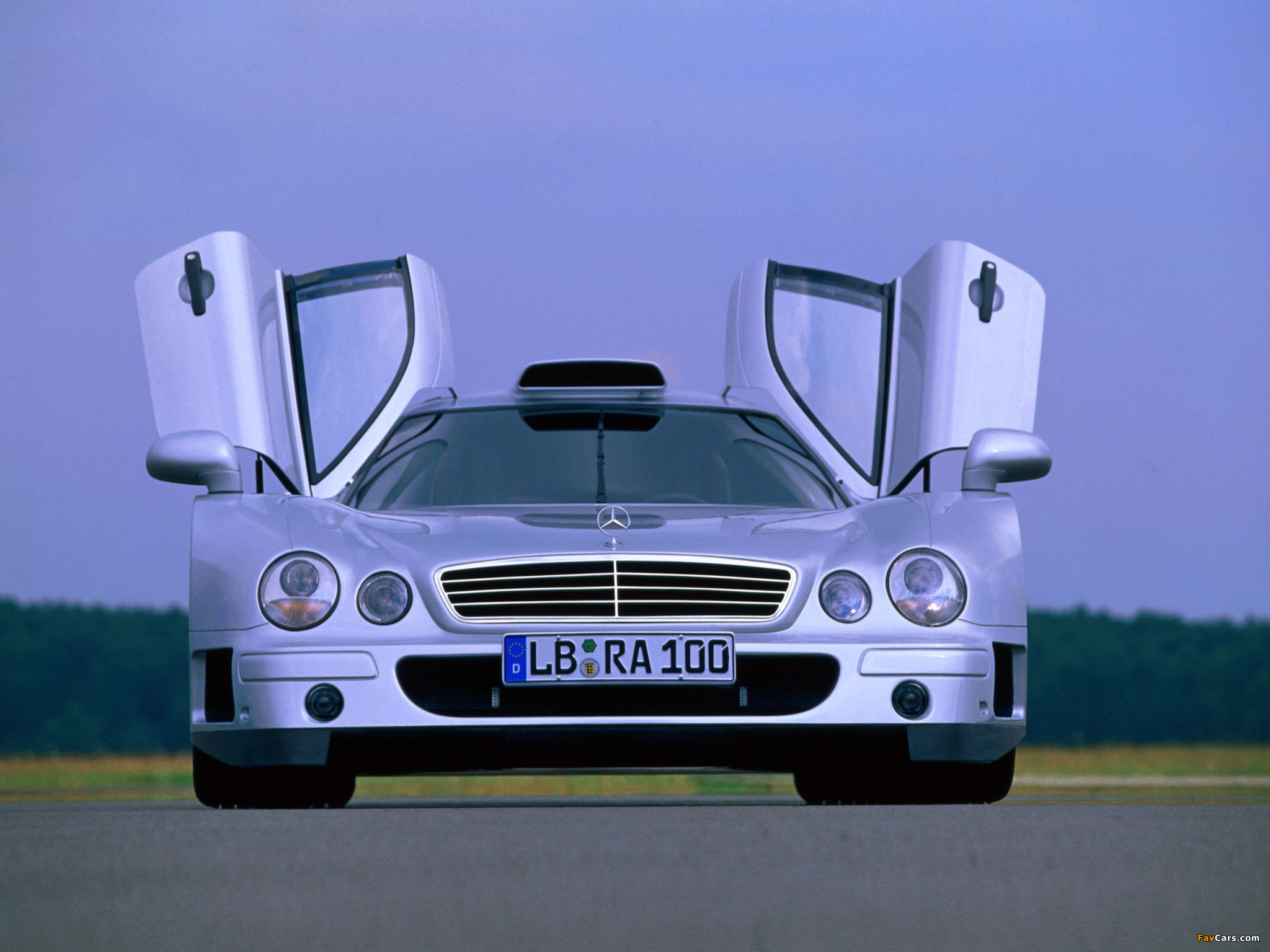 Photos of Mercedes-Benz CLK GTR AMG Road Version 1999 (2048 x 1536)