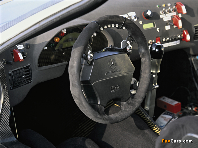 Photos of Mercedes-Benz CLK GTR AMG Racing Version (640 x 480)