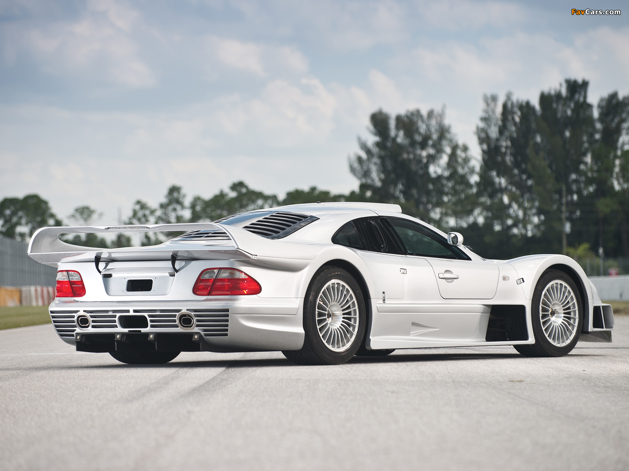 Pictures of Mercedes-Benz CLK GTR AMG Road Version 1999 (1280 x 960)