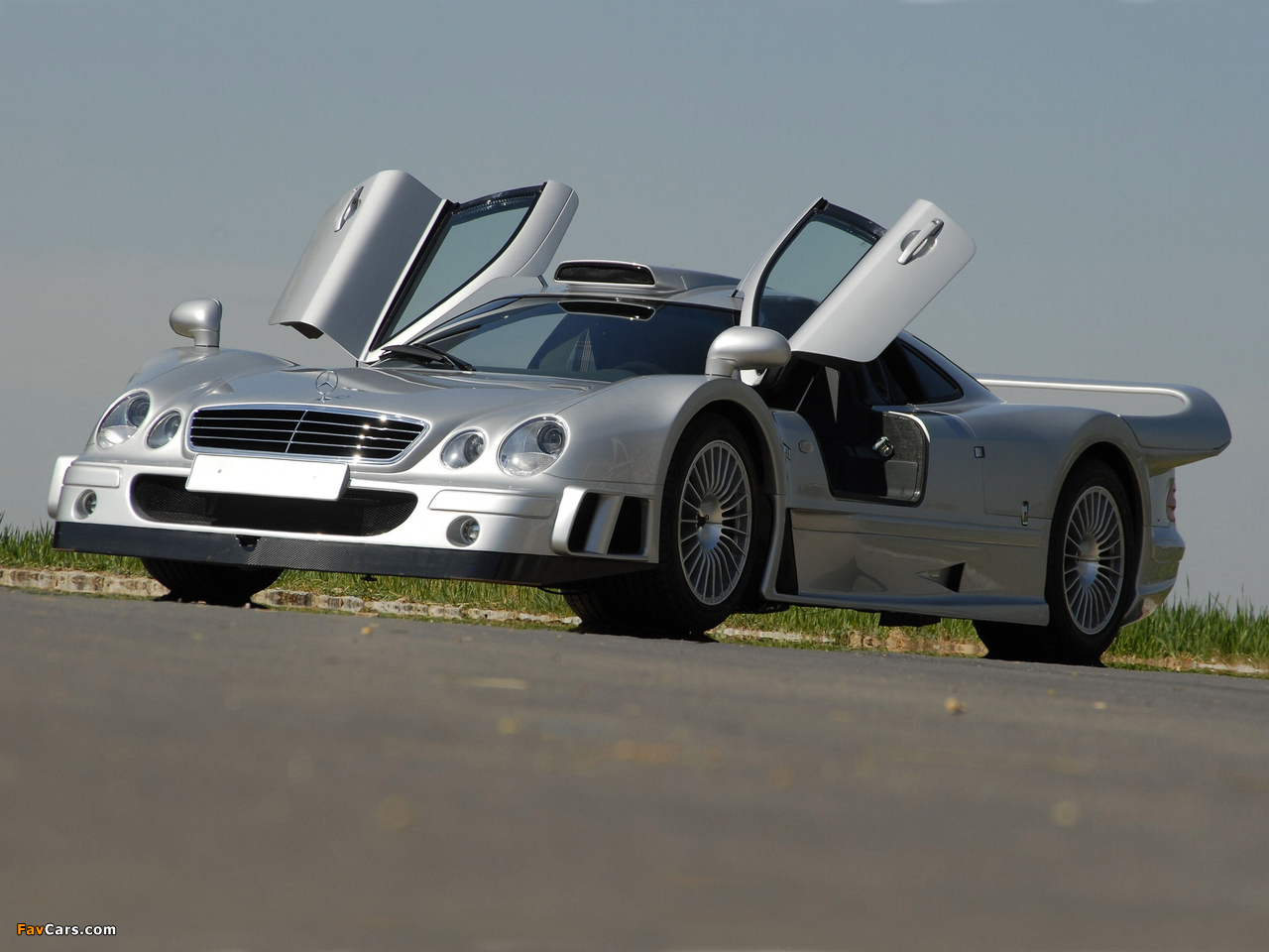 Mercedes-Benz CLK GTR AMG Road Version 1999 wallpapers (1280 x 960)