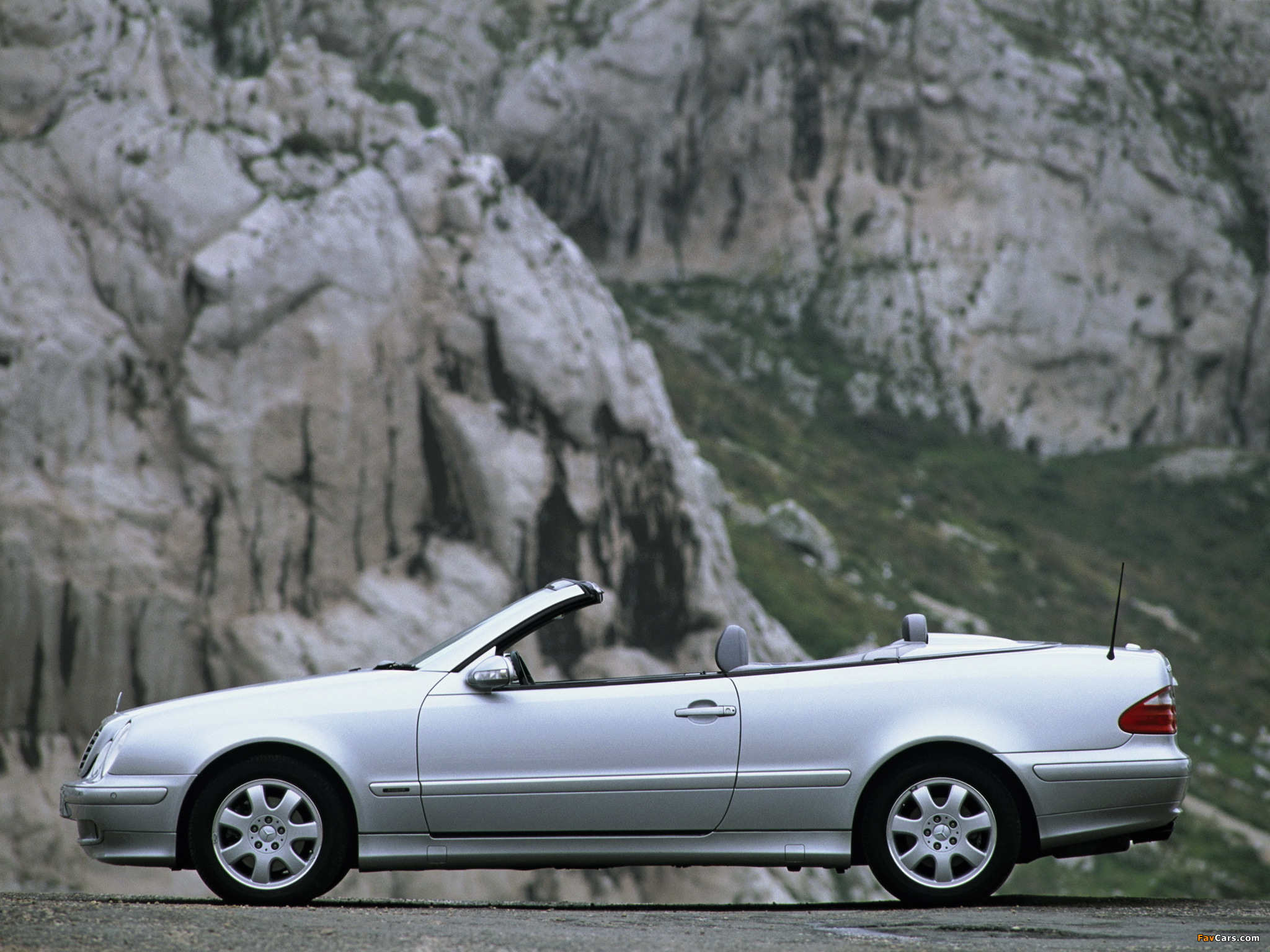 Images of Mercedes-Benz CLK 320 Cabrio (A208) 1998–2002 (2048 x 1536)
