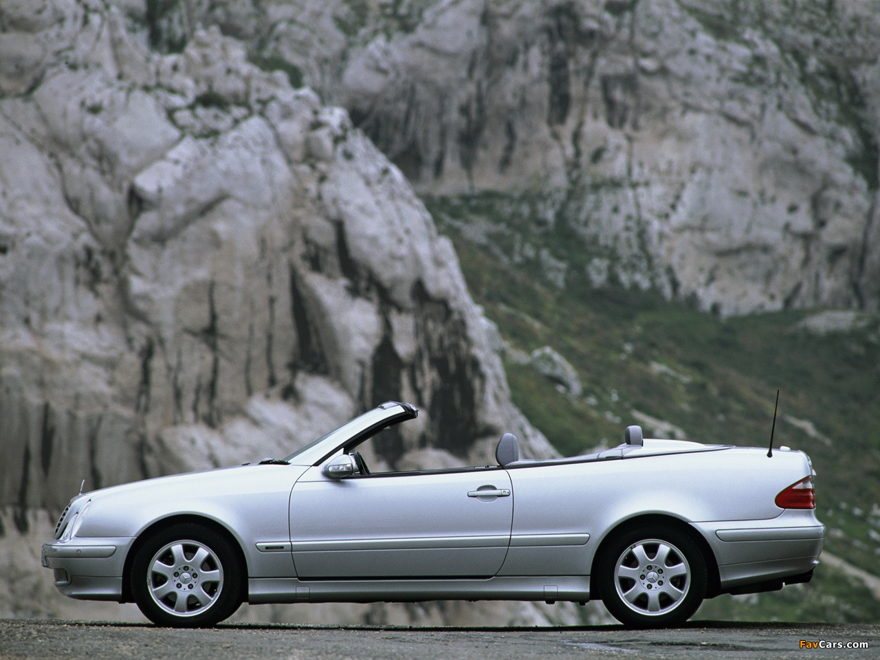 Images of Mercedes-Benz CLK 320 Cabrio (A208) 1998–2002 (1280 x 960)