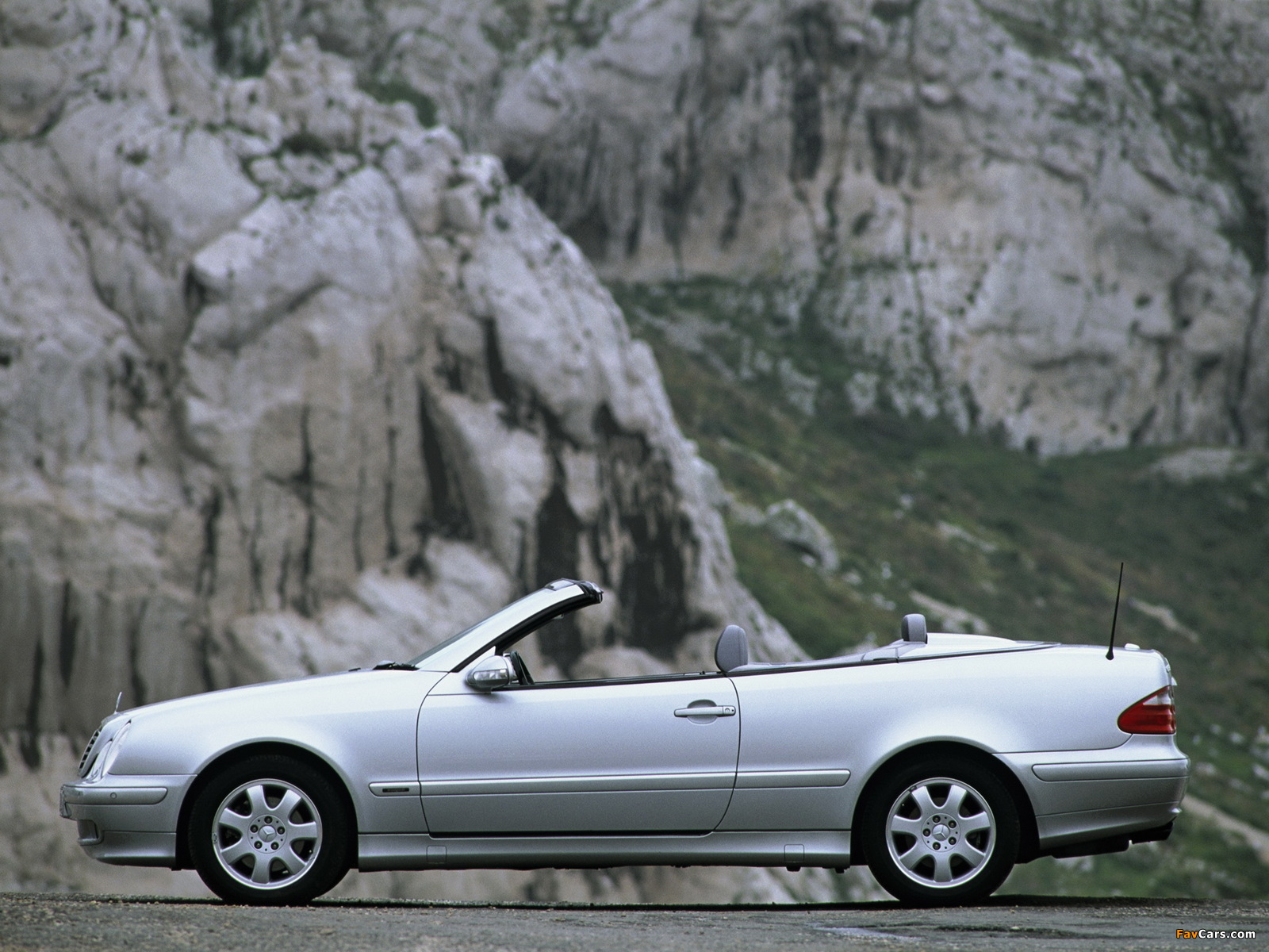 Images of Mercedes-Benz CLK 320 Cabrio (A208) 1998–2002 (1600 x 1200)