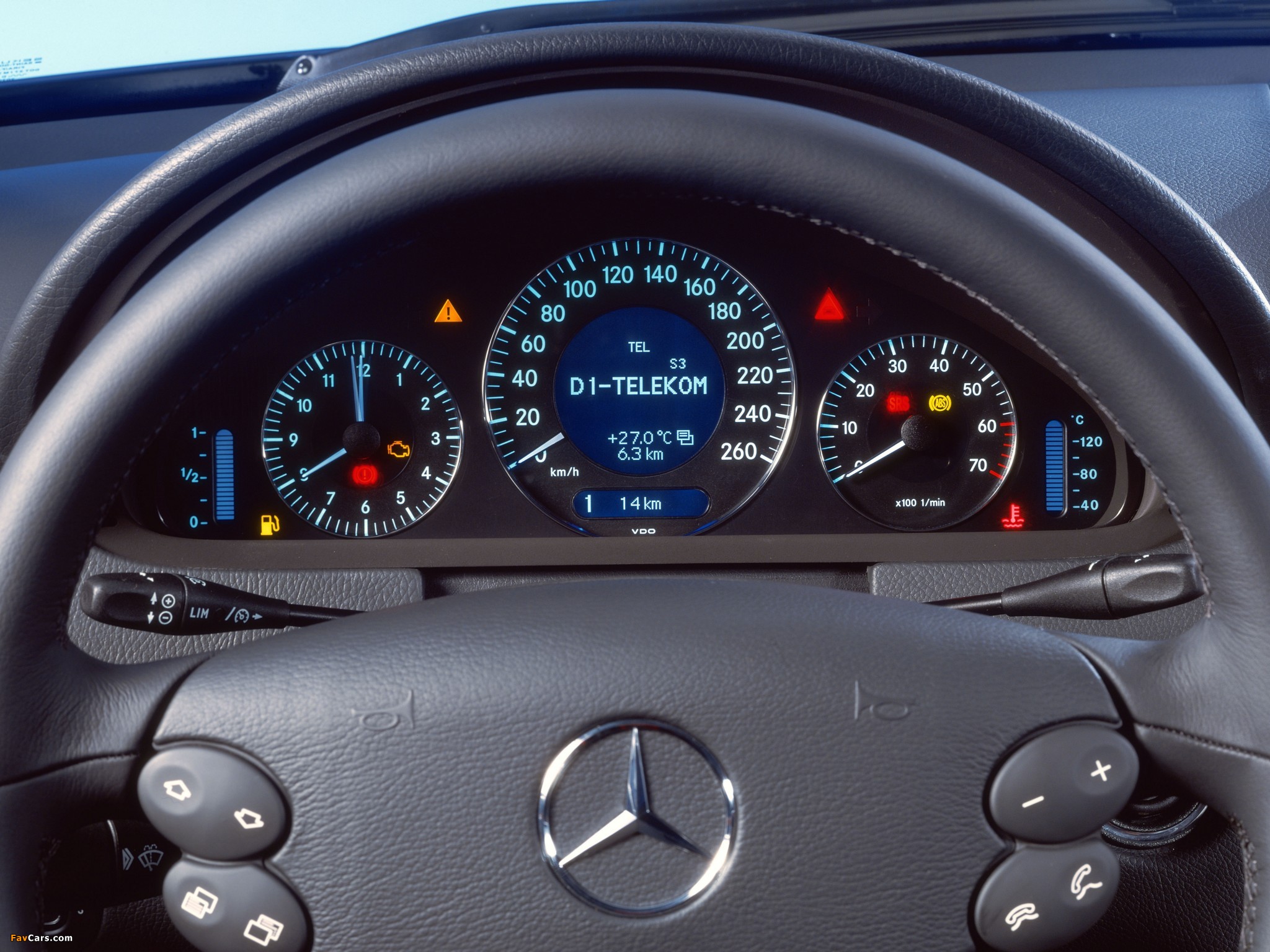 Images of Mercedes-Benz CLK 500 (C209) 2002–05 (2048 x 1536)