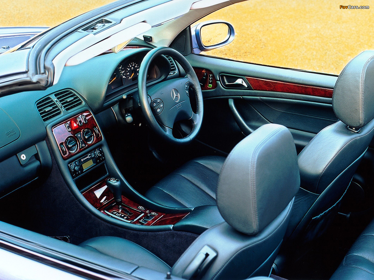 Mercedes-Benz CLK 320 Cabrio UK-spec (A208) 1998–2002 photos (1280 x 960)
