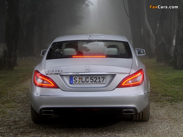Images of Mercedes-Benz CLS 350 (C218) 2010 (640 x 480)