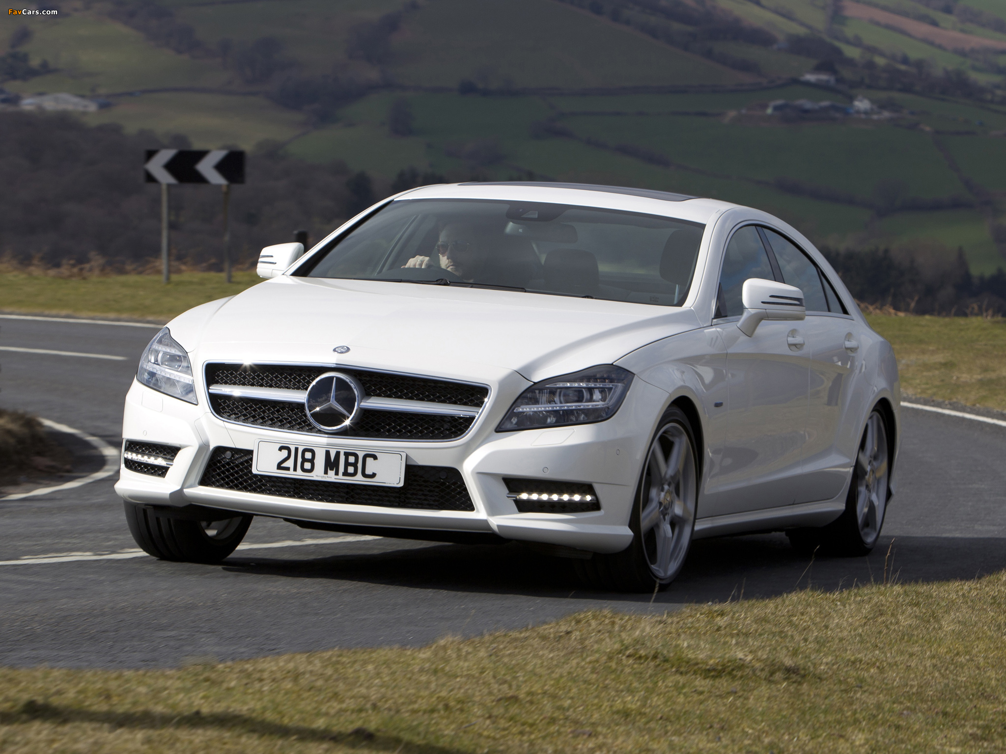 Photos of Mercedes-Benz CLS 350 CDI AMG Sports Package UK-spec (C218) 2010 (2048 x 1536)