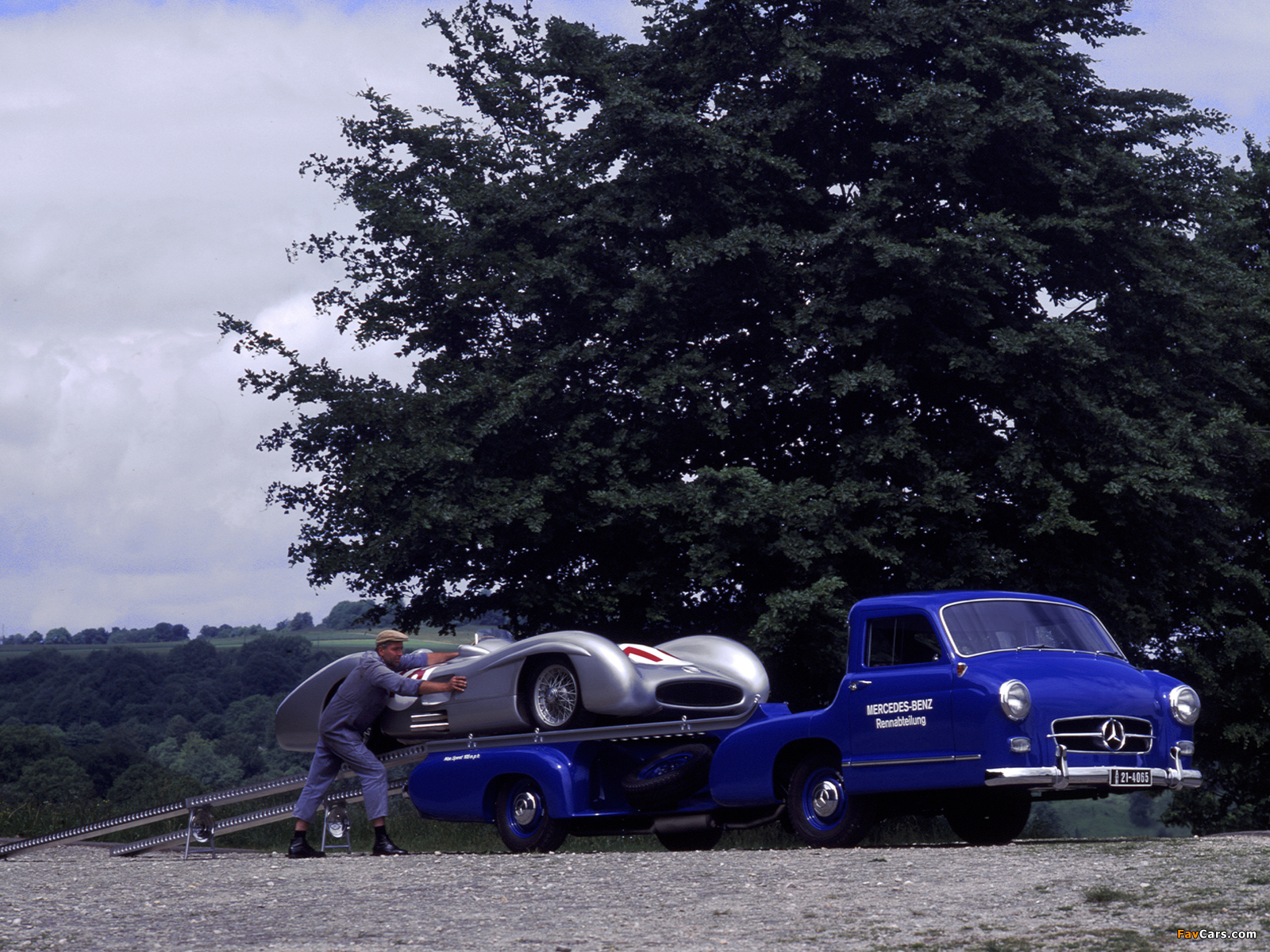 Pictures of Mercedes-Benz Blue Wonder Transporter 1954 (1600 x 1200)