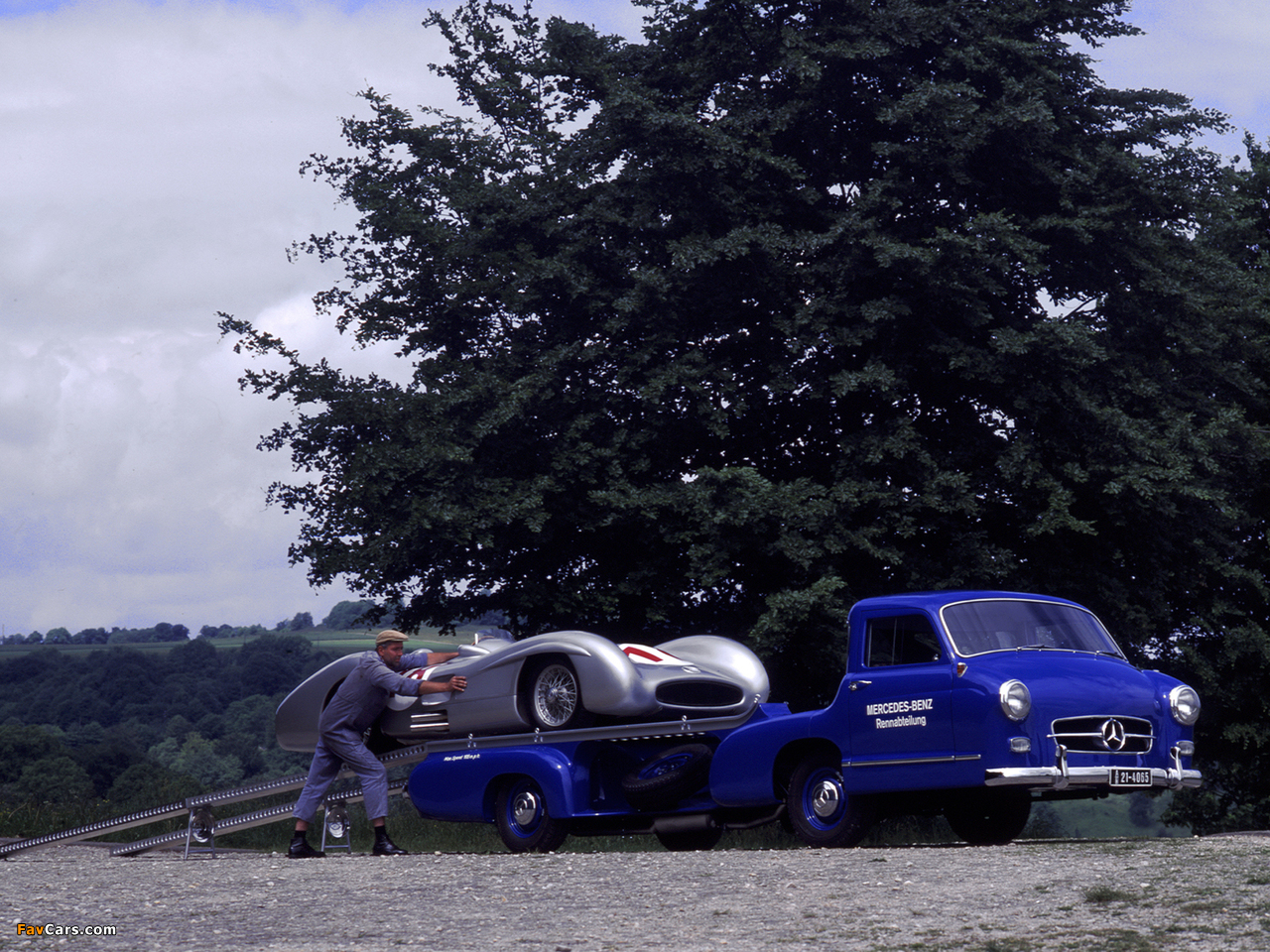 Pictures of Mercedes-Benz Blue Wonder Transporter 1954 (1280 x 960)