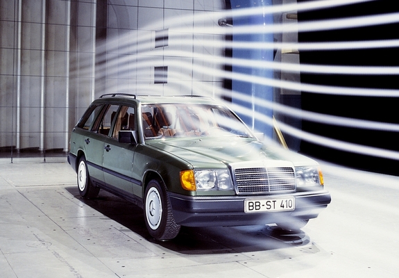 Images of Mercedes-Benz E-Klasse Estate (S124) 1985–93