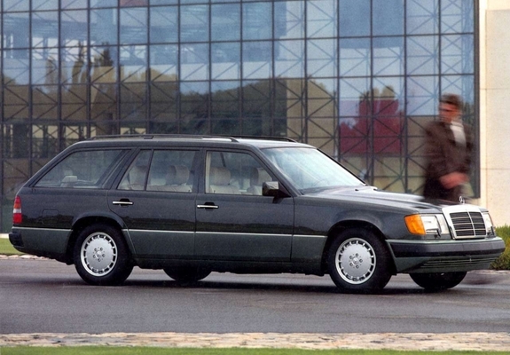 Images of Mercedes-Benz 300 TE US-spec (S124) 1986–92