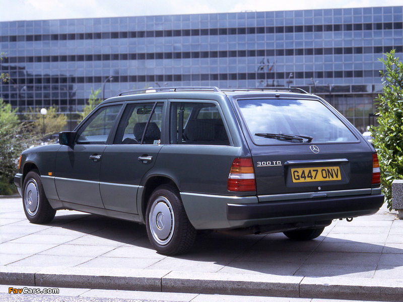 Images of Mercedes-Benz 300 TD UK-spec (S124) 1986–93 (800 x 600)