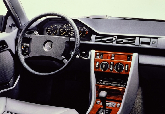 Images of Mercedes-Benz E-Klasse Coupe (C124) 1987–96