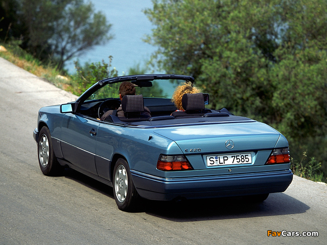 Images of Mercedes-Benz E 220 Cabrio (A124) 1993–96 (640 x 480)