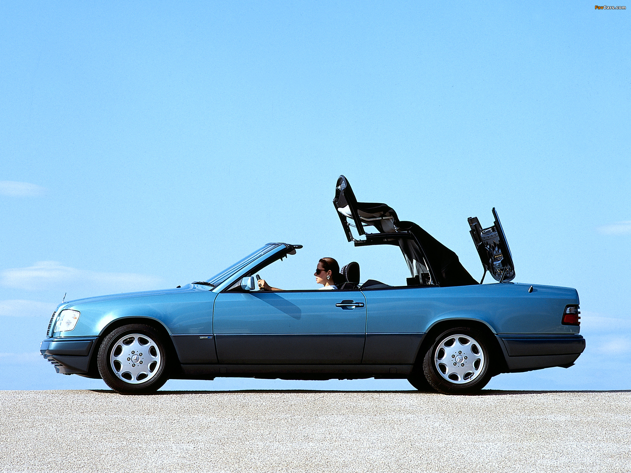 Images of Mercedes-Benz E 220 Cabrio (A124) 1993–96 (2048 x 1536)