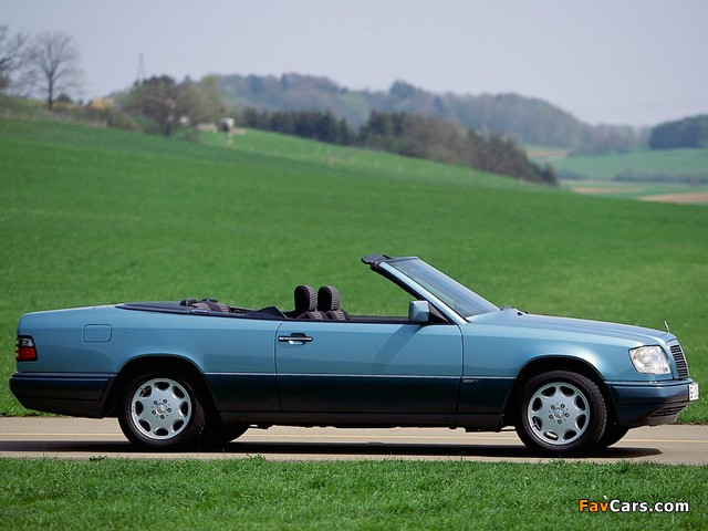 Images of Mercedes-Benz E 220 Cabrio (A124) 1993–96 (640 x 480)