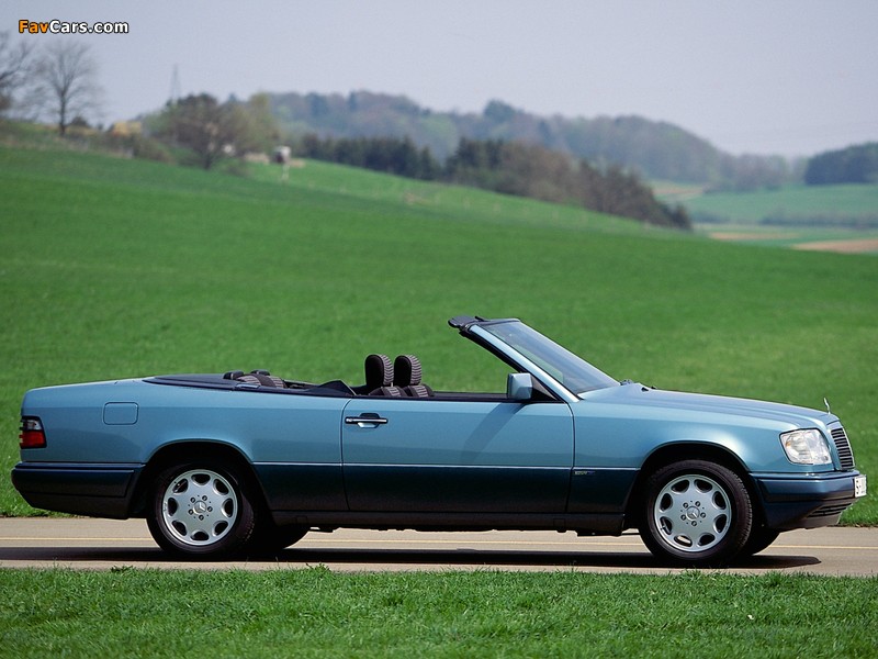 Images of Mercedes-Benz E 220 Cabrio (A124) 1993–96 (800 x 600)