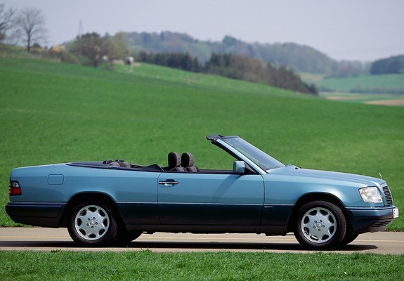 Images of Mercedes-Benz E 220 Cabrio (A124) 1993–96