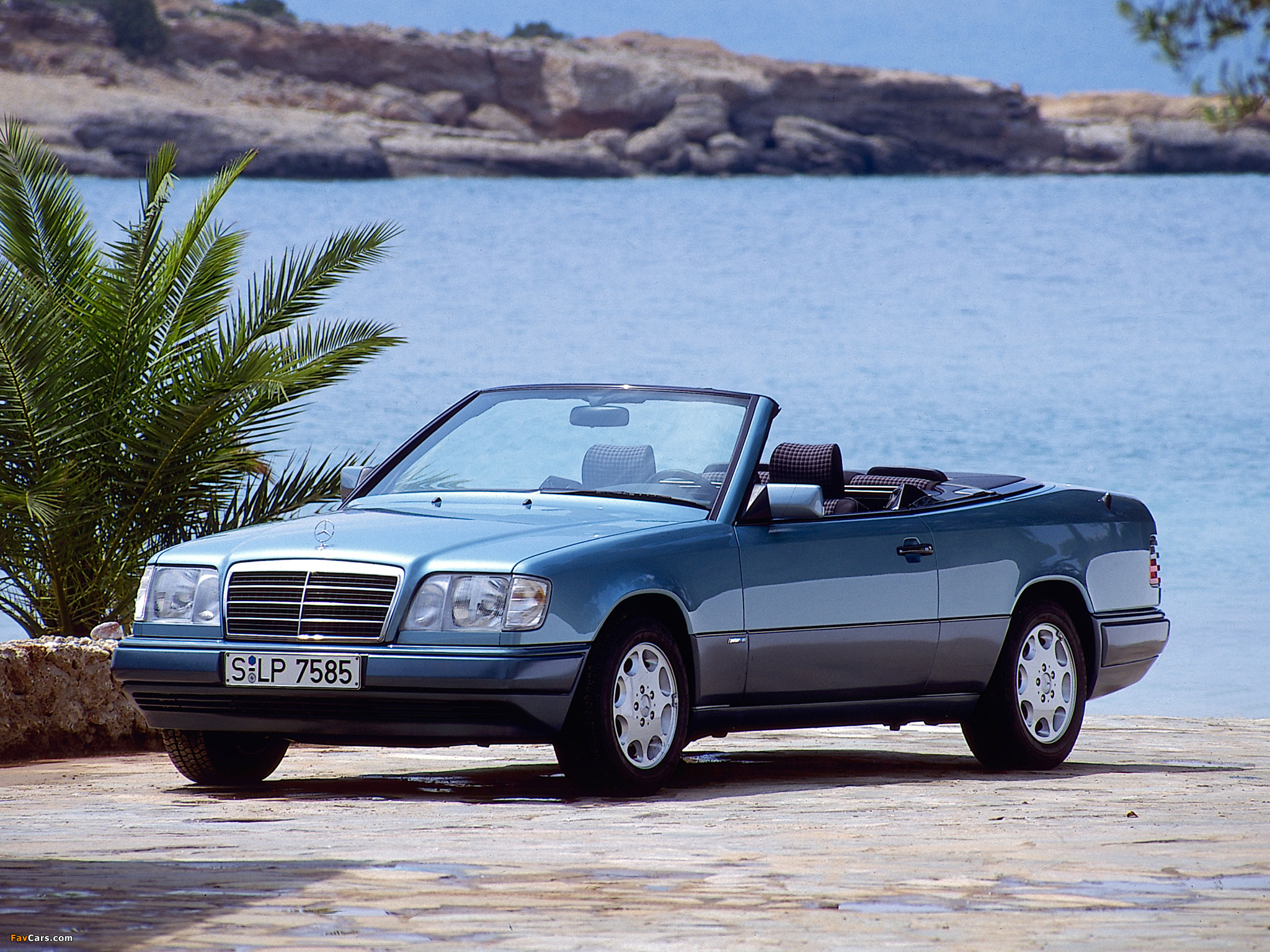 Images of Mercedes-Benz E 220 Cabrio (A124) 1993–96 (2048 x 1536)