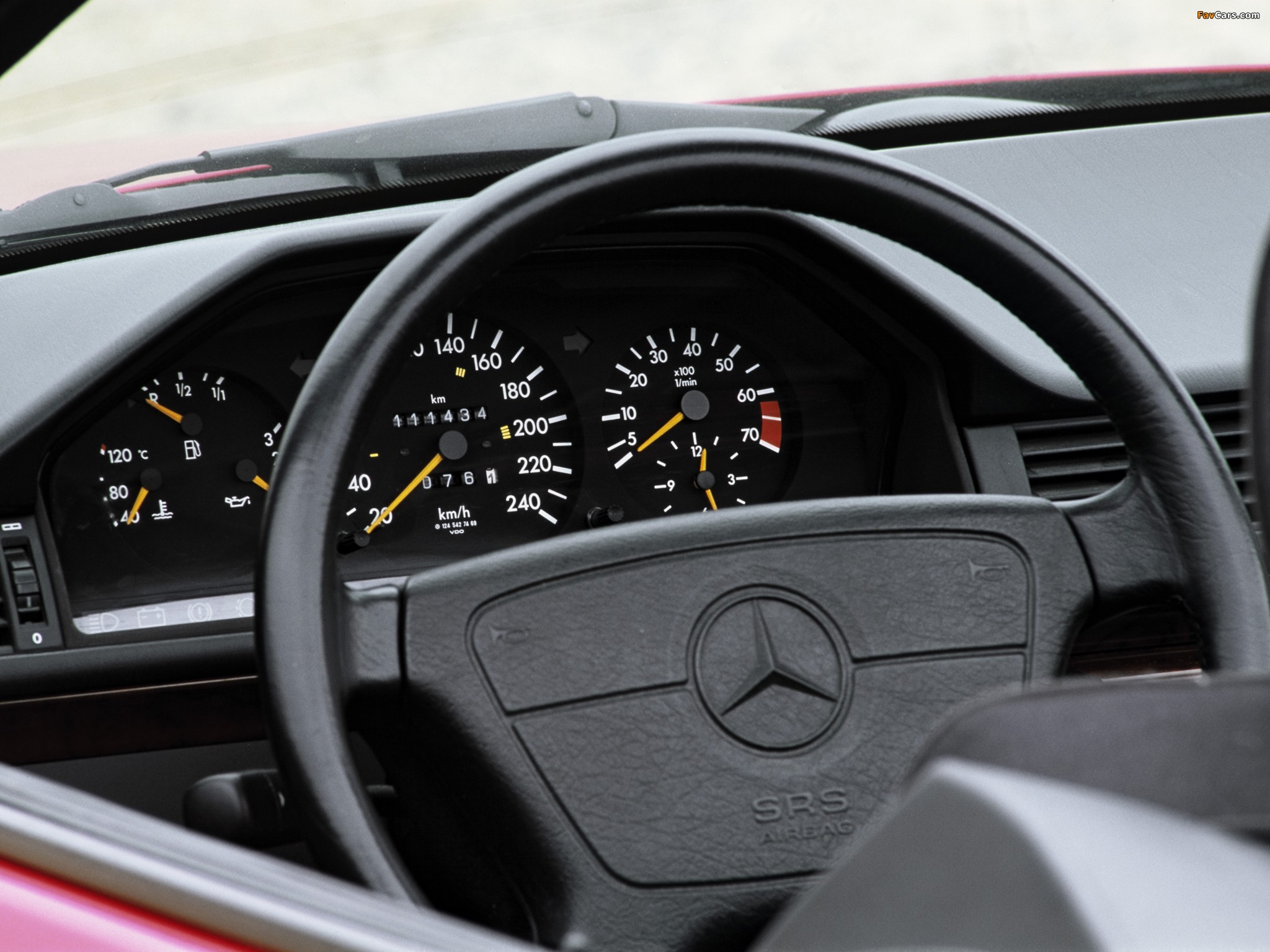 Images of Mercedes-Benz E 200 Cabrio (A124) 1994–96 (2048 x 1536)