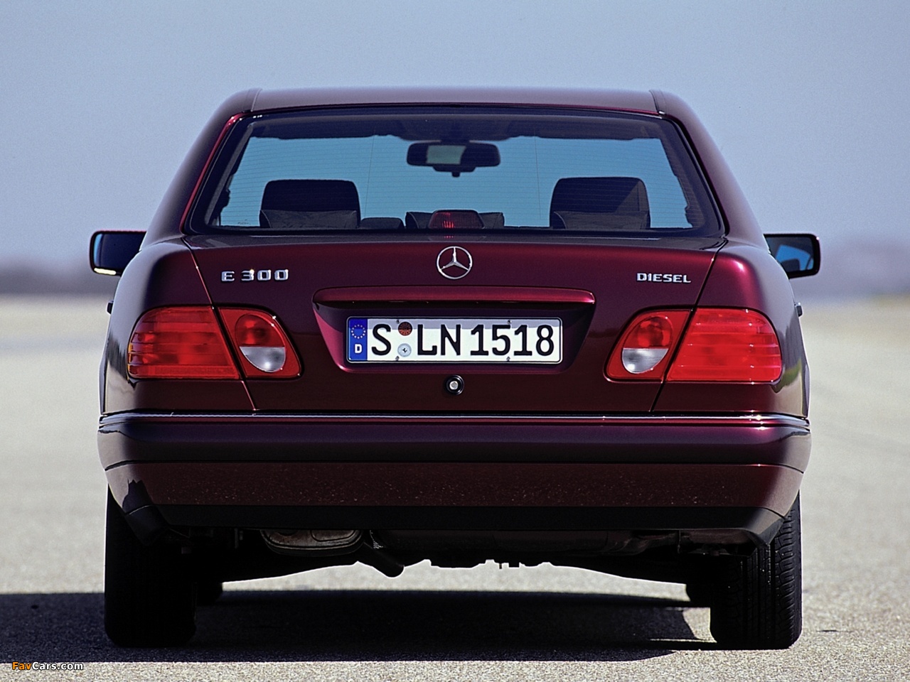 Images of Mercedes-Benz E 300 Diesel (W210) 1995–97 (1280 x 960)
