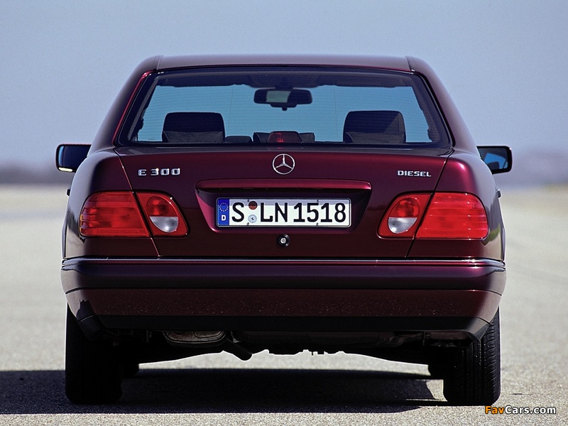 Images of Mercedes-Benz E 300 Diesel (W210) 1995–97 (800 x 600)