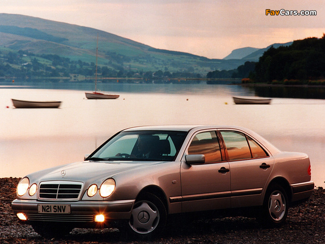 Images of Mercedes-Benz E 230 UK-spec (W210) 1995–97 (640 x 480)