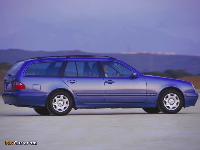 Images of Mercedes-Benz E 220 CDI Estate (S210) 1999–2001 (640 x 480)