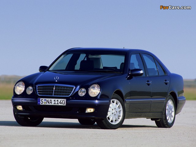 Images of Mercedes-Benz E 240 (W210) 1999–2002 (640 x 480)
