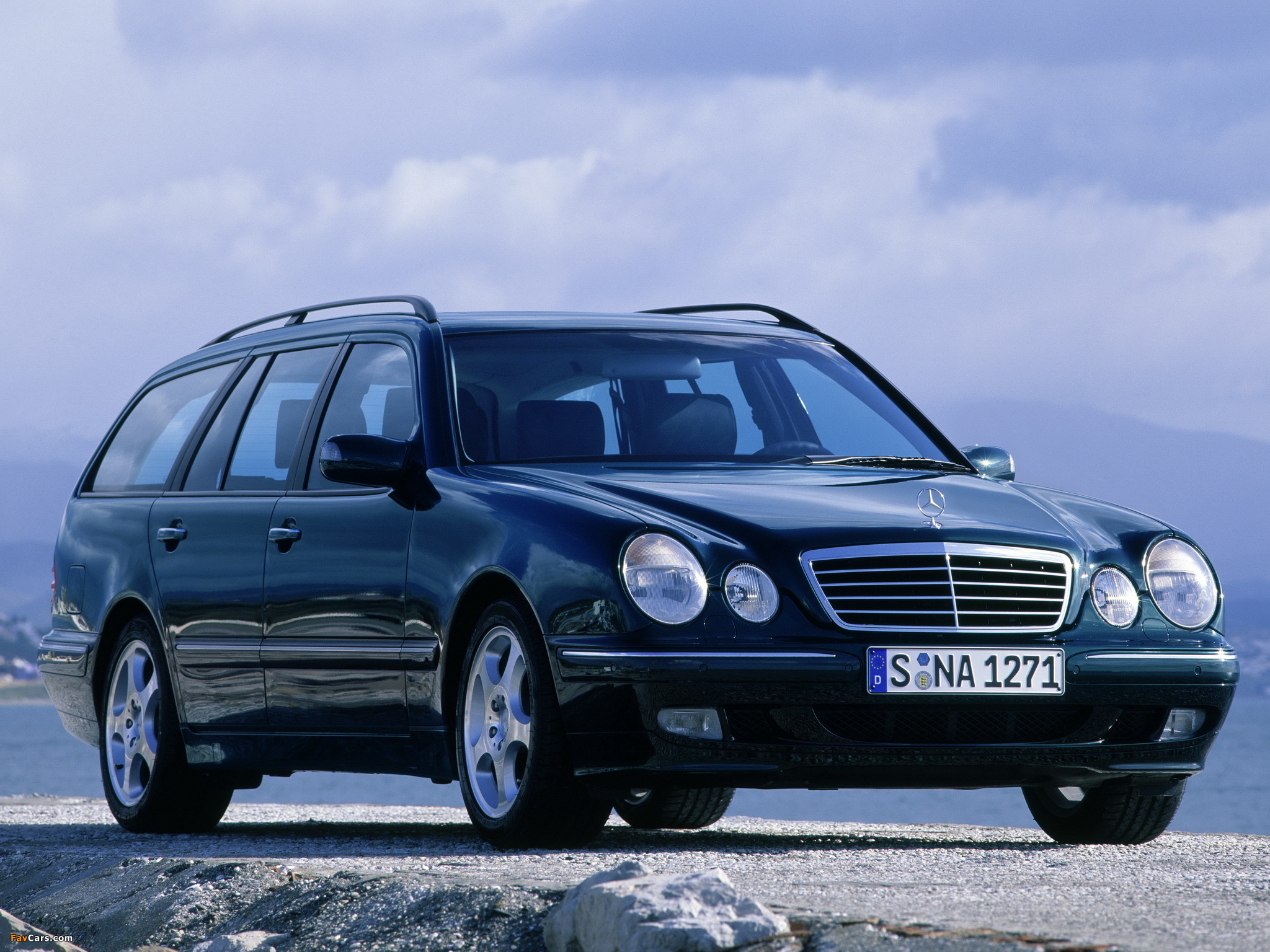 Images of Mercedes-Benz E 430 Estate (S210) 1999–2002 (2048 x 1536)