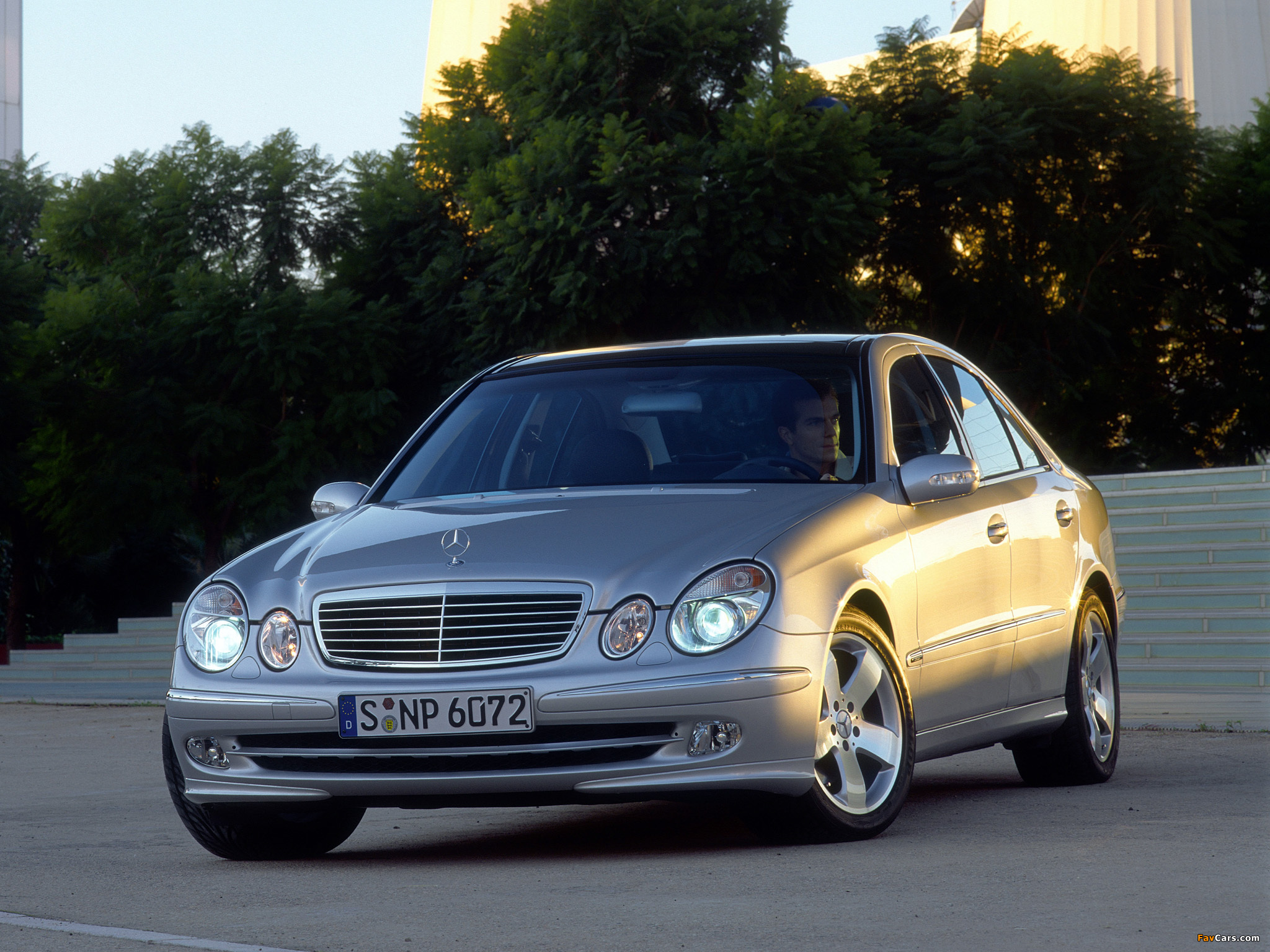 Images of Mercedes-Benz E 320 (W211) 2002–03 (2048 x 1536)