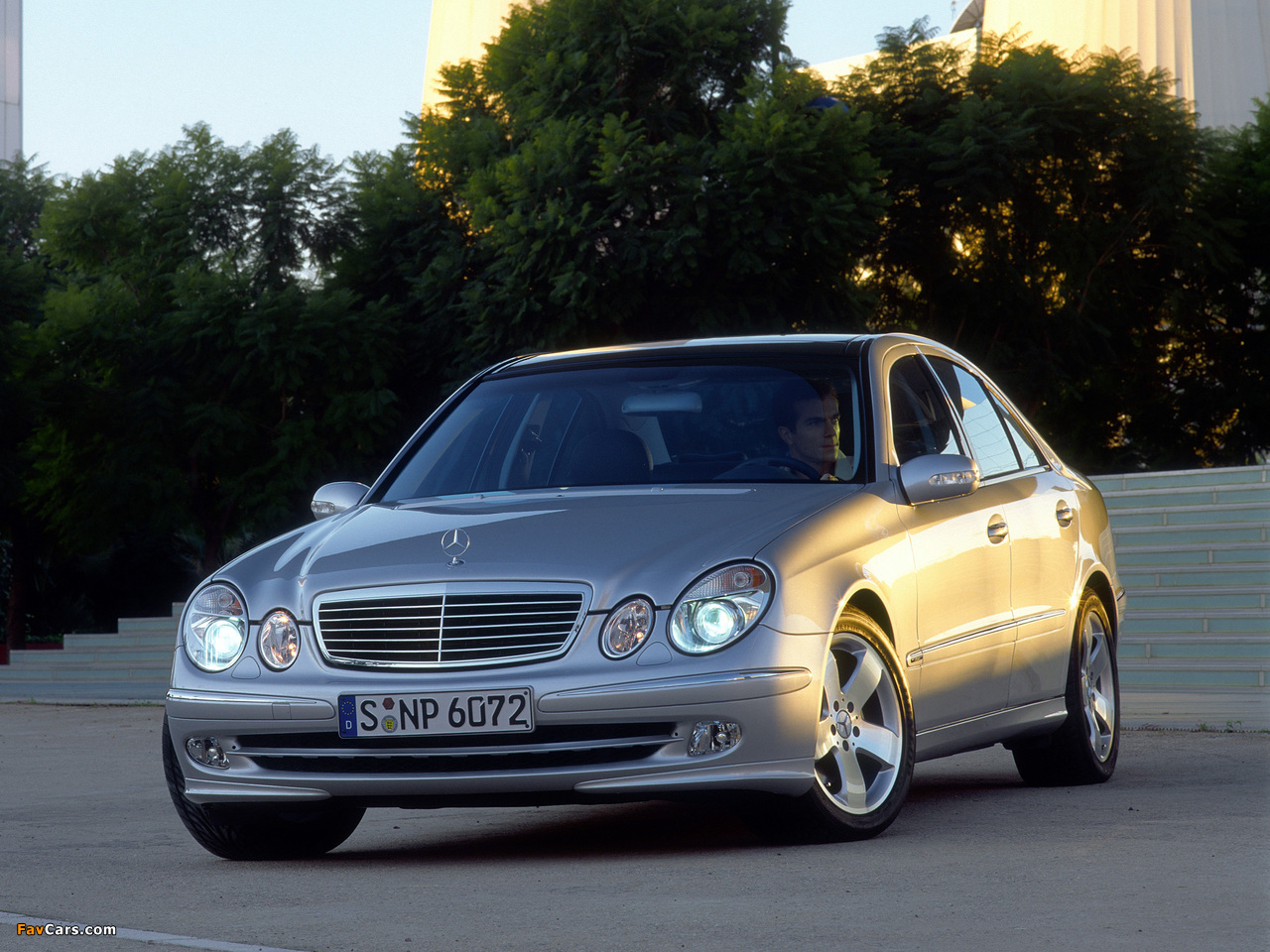 Images of Mercedes-Benz E 320 (W211) 2002–03 (1280 x 960)