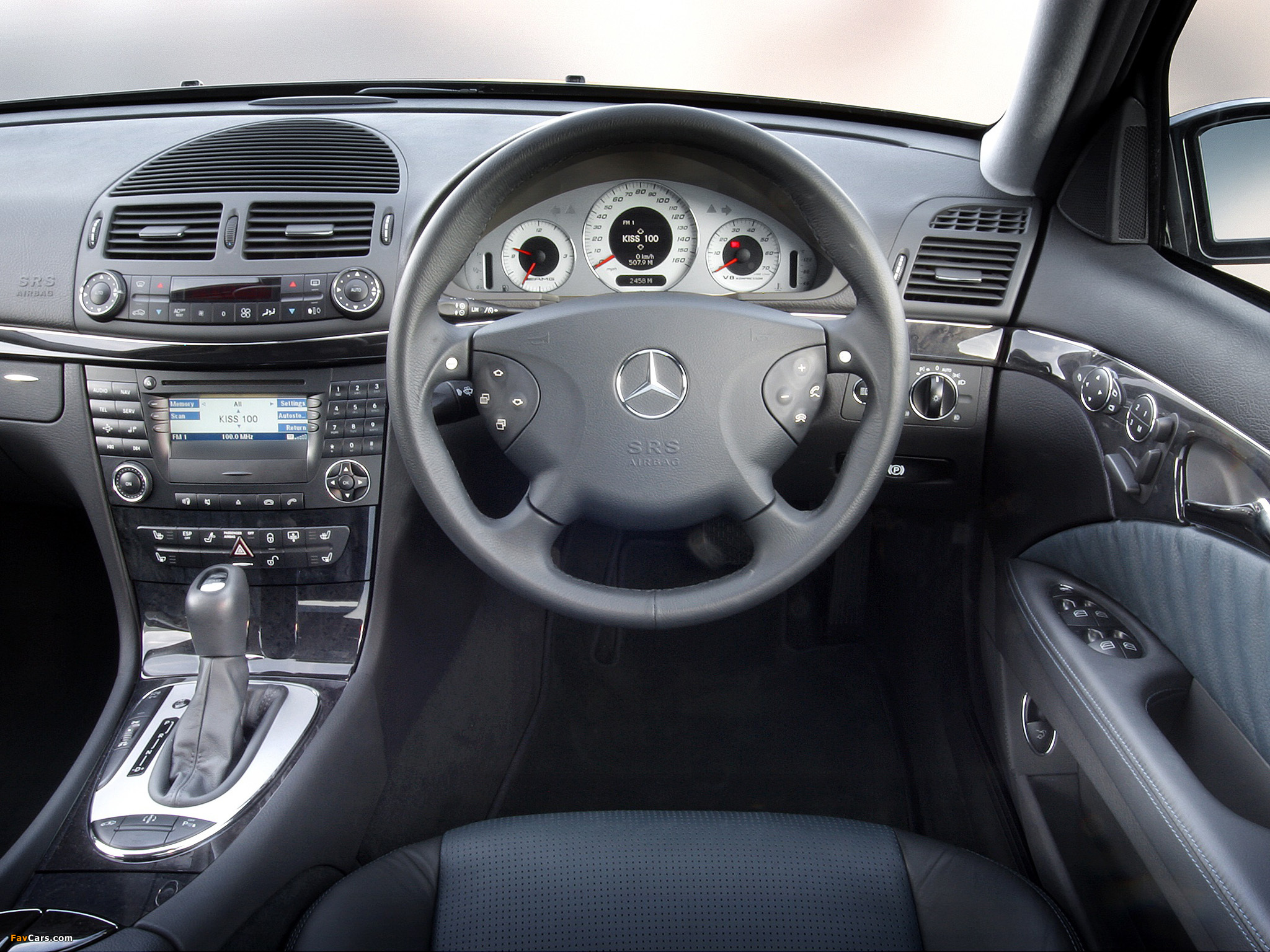 Images of Mercedes-Benz E 55 AMG UK-spec (W211) 2002–06 (2048 x 1536)