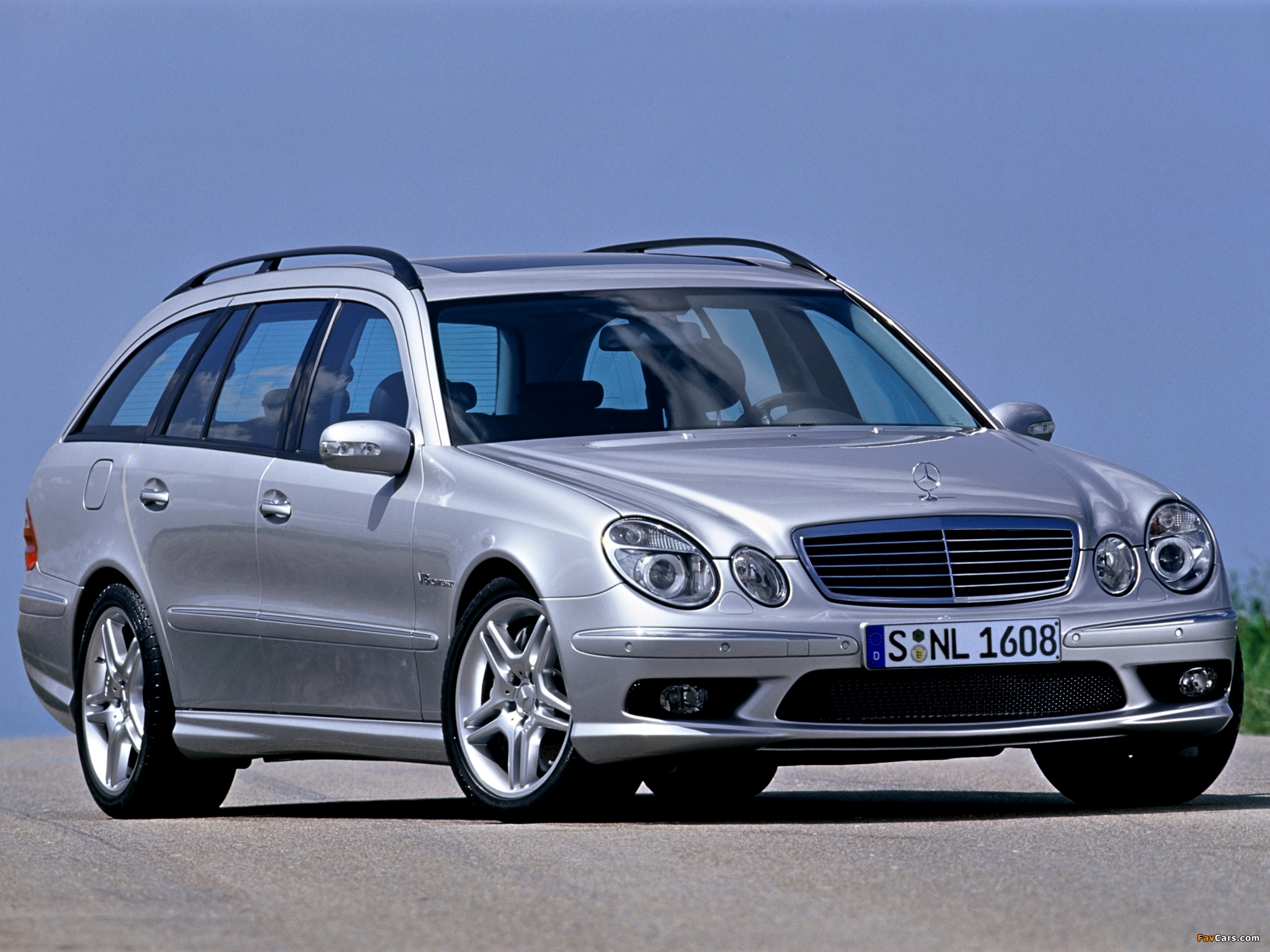 Images of Mercedes-Benz E 55 AMG Estate (S211) 2003–06 (2048 x 1536)