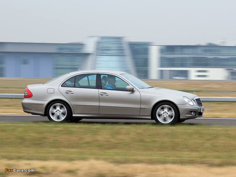 Images of Mercedes-Benz E 320 CDI UK-spec (W211) 2006–09 (800 x 600)