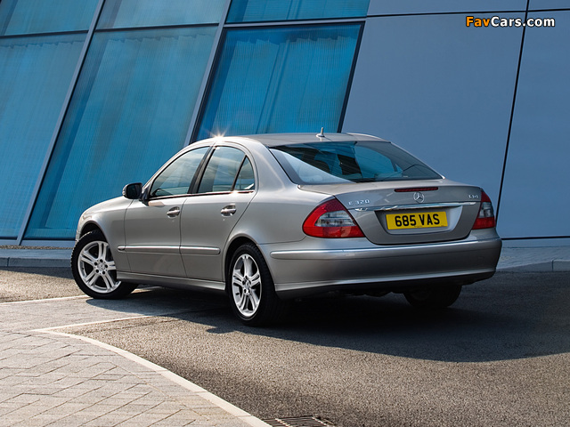 Images of Mercedes-Benz E 320 CDI UK-spec (W211) 2006–09 (640 x 480)